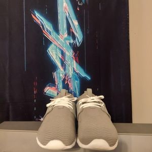 ugg seal willows sneaker